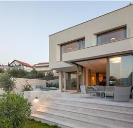 4-Bedroom Luxury Villa with Heated Pool, Ciovo near Trogir – Sleeps 8